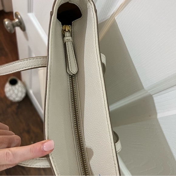 Banana Republic Cross Body with Zip Closure & Handles - Picture 5 of 14